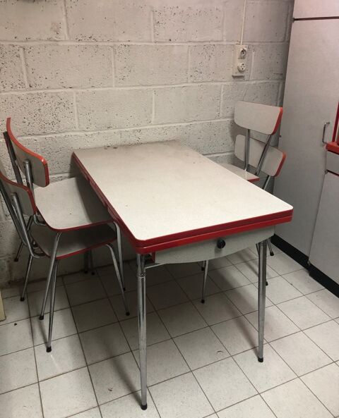 Ensemble table  et chaises vintage 600 Gamaches (80)