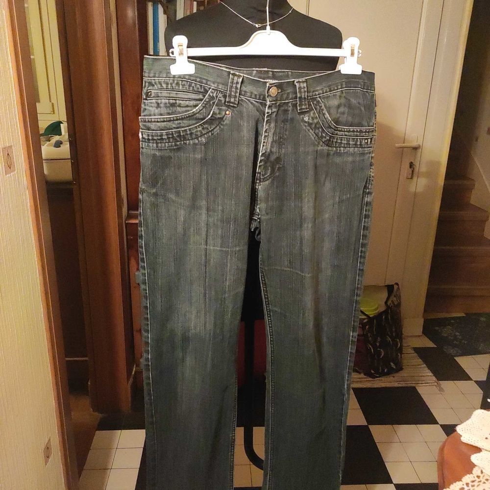 Pantalon jean haut de gamme tr&egrave;s bon &eacute;tat Vêtements