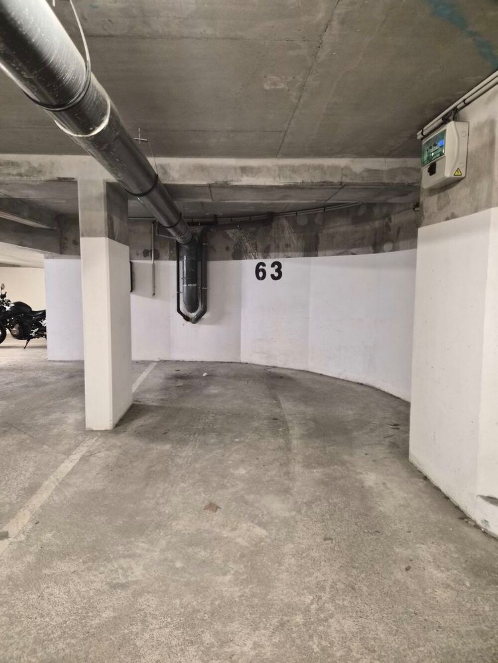 Location Parking/Garage Place de parking sécurisée ? accès badge ? vidéosurveillance Clichy
