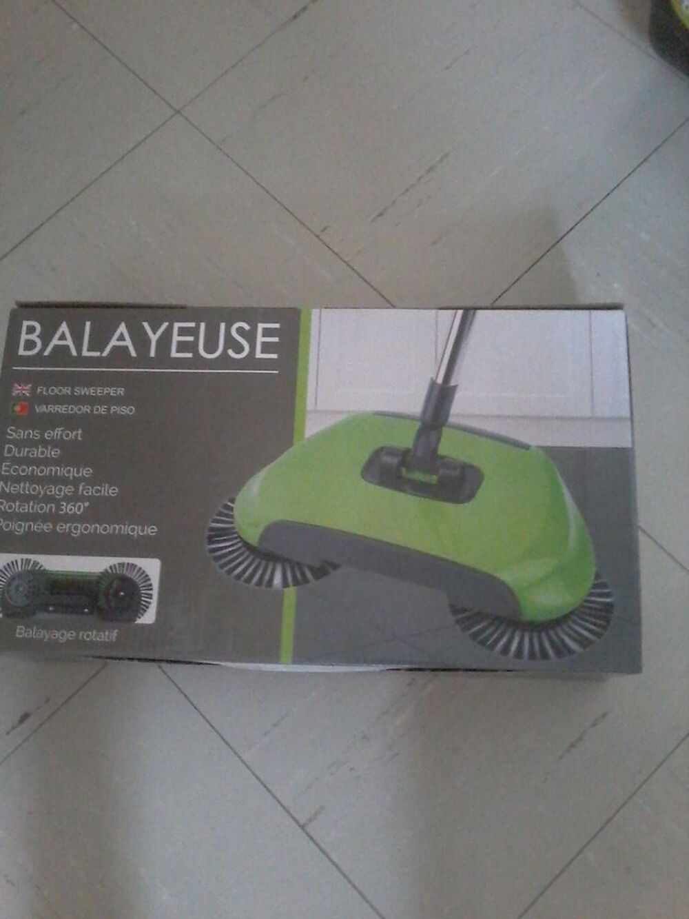 Balayeuse manuel neuf dans emballages Electromnager