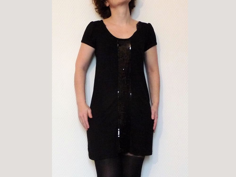 Tunique/ Robe Noir &agrave; Pastilles Noires Manches Courtes-Loona Vêtements