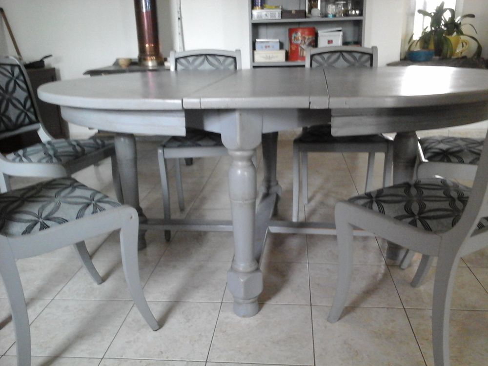 Table ovale 140/117, + chaises Meubles