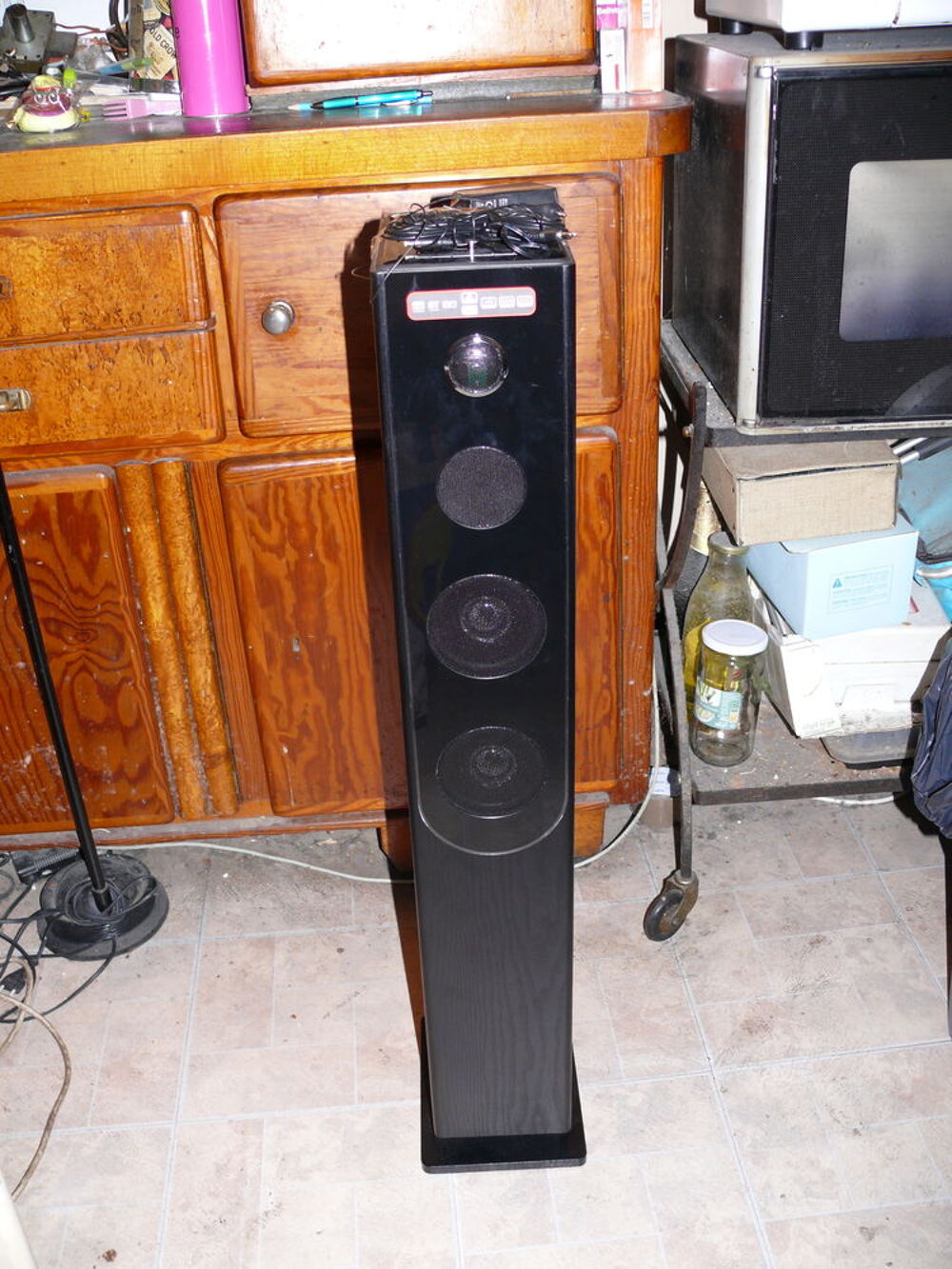 tour de son, avec t&eacute;l&eacute;commande ( Entr&eacute;es : USB, SD, Ipod ). Audio et hifi