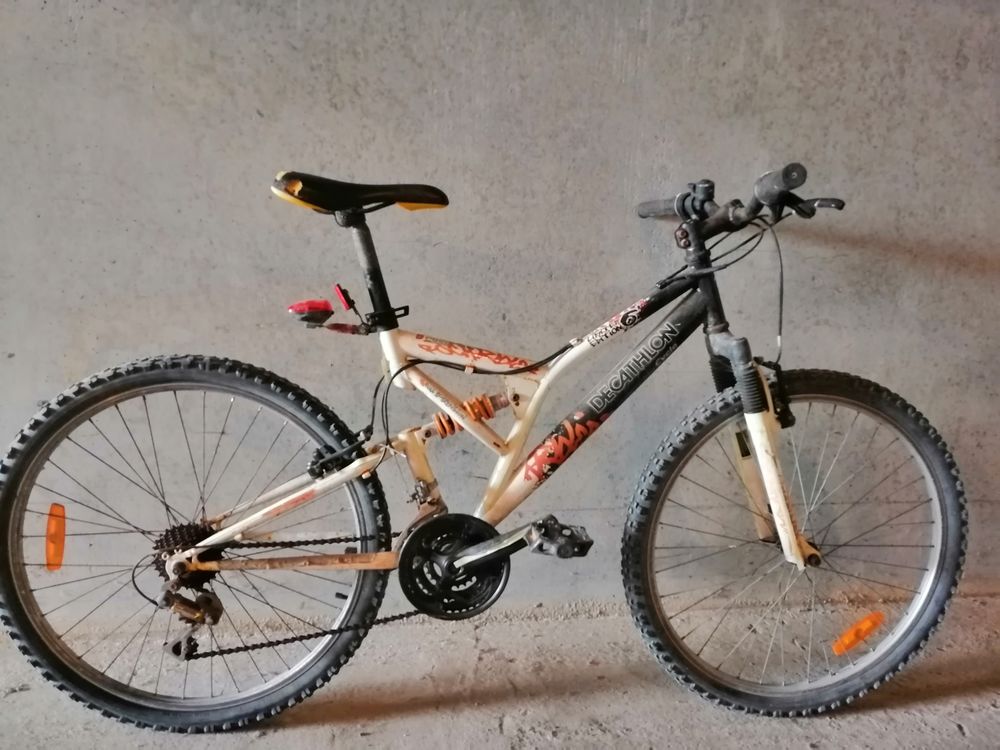 VTT 26 pouces D&eacute;cathlon Rockrider suspendu Vélos