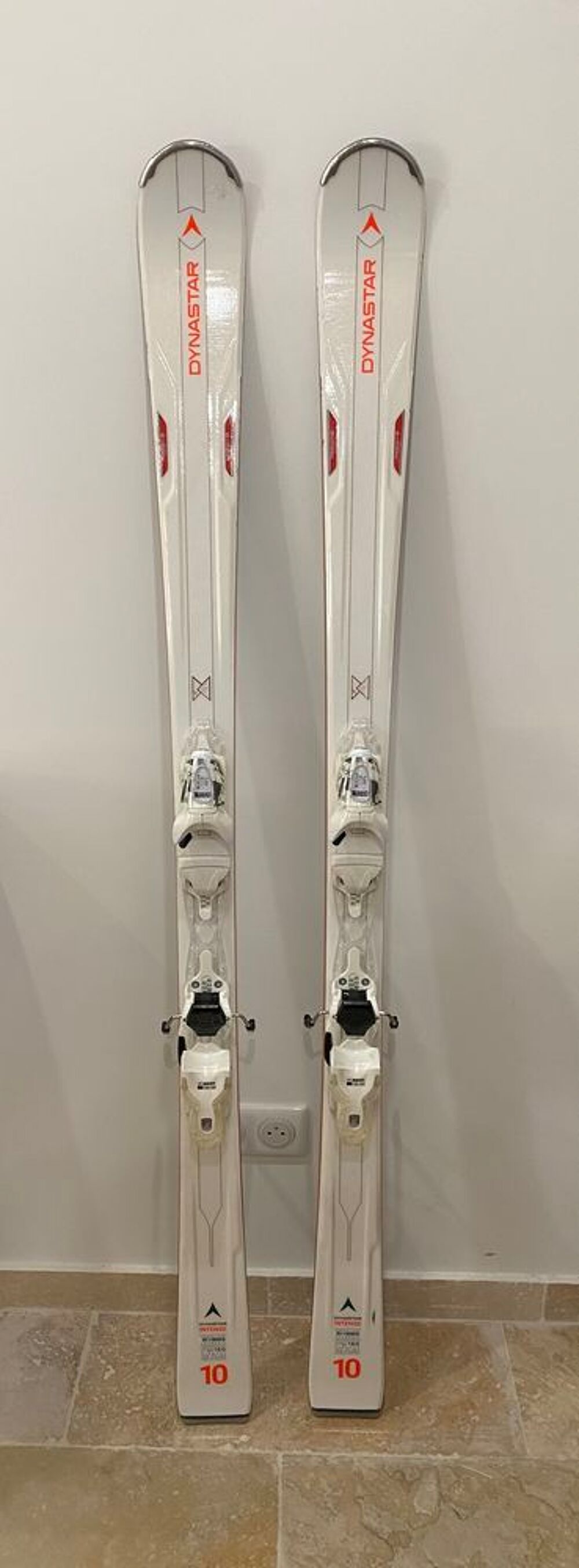 Lot skis Dynastar / b&acirc;tons Salomon/ housse Head Sports