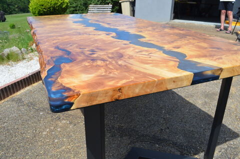 Table à manger  neuve  en loupe de Peuplier et résine époxy Niederbronn-les-Bains (67)