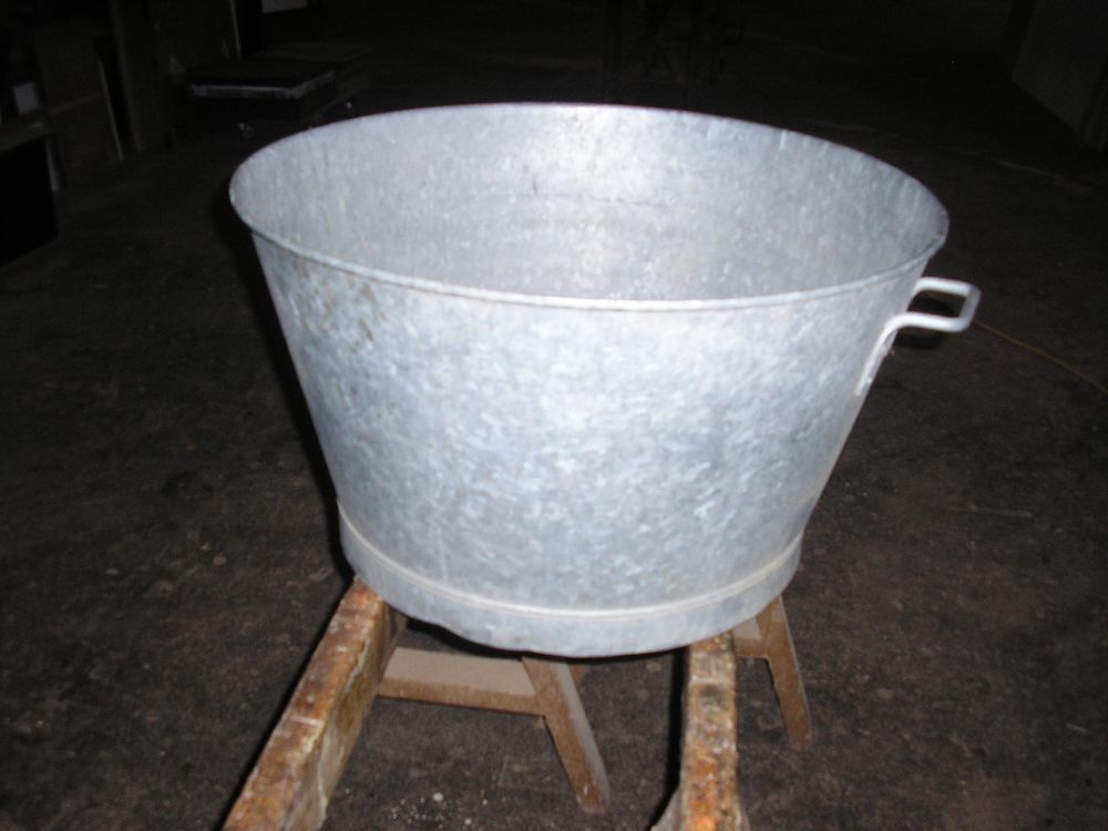  BAQUET en galvanis&eacute; , 110 litres . NEUF 
BAQUET
Bricolage