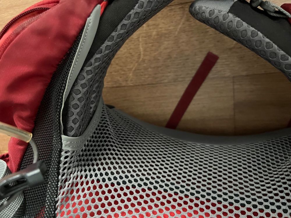 sac randonn&eacute;e Osprey Ariel 65 AG femme rouge (tr&egrave;s bon &eacute;tat) Sports