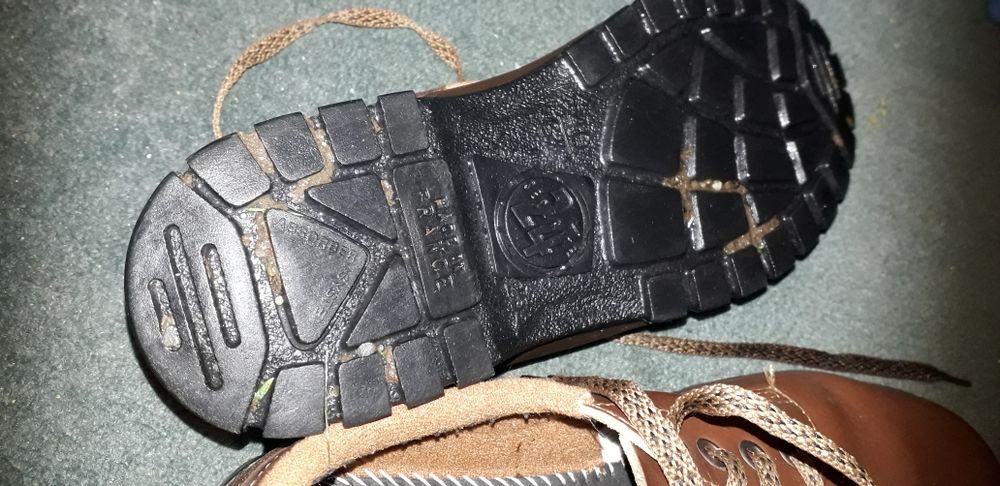 chaussures de securite marque s&eacute;curit&eacute;24 taille 40 Chaussures