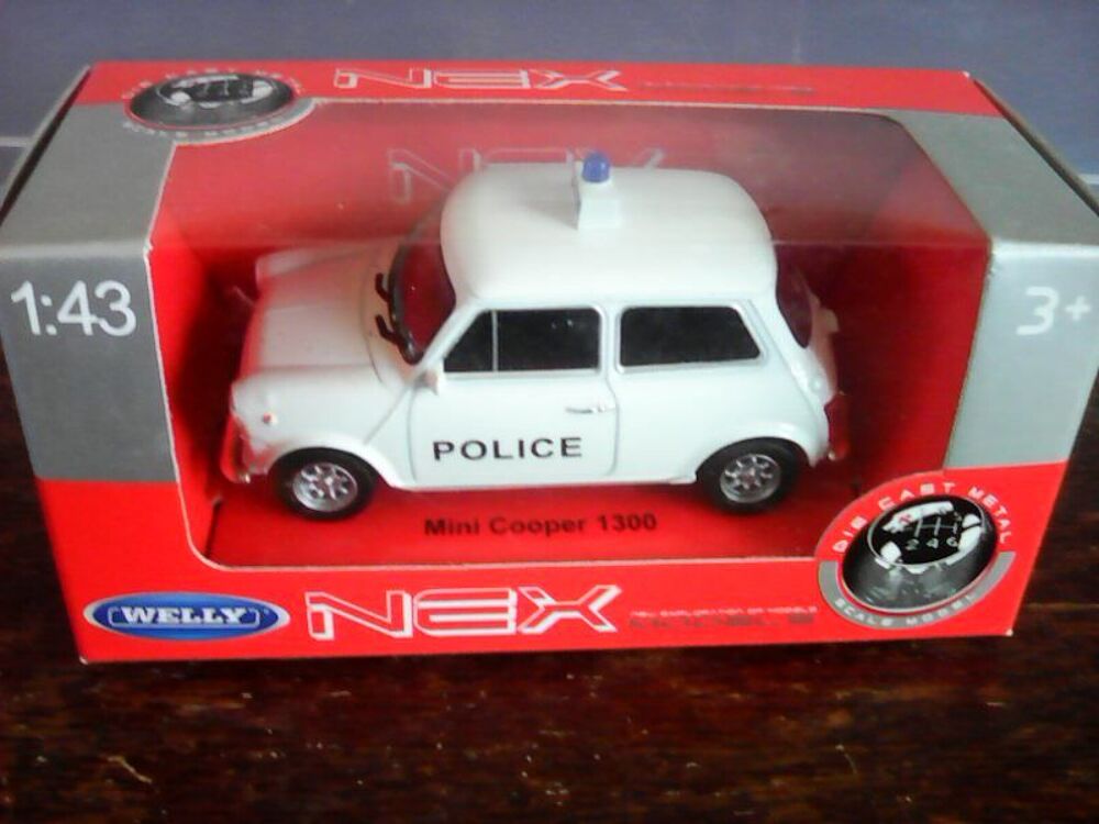 Voiture Mini Cooper 1300 Police Welly Nex Mod&egrave;le r&eacute;duit 