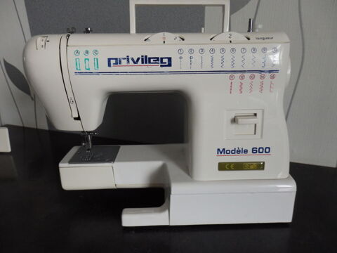Machine a coudre ( neuve ) Marque PRIVILEG mod�le 600 130 Chelles (77)