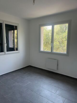  Villa à louer 4 pièces 85 m² Grasse