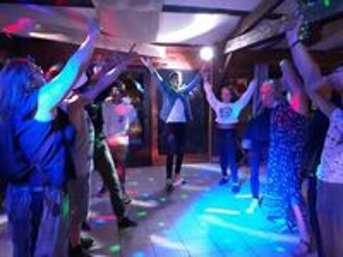   Dj animation sonorisation et clairages 