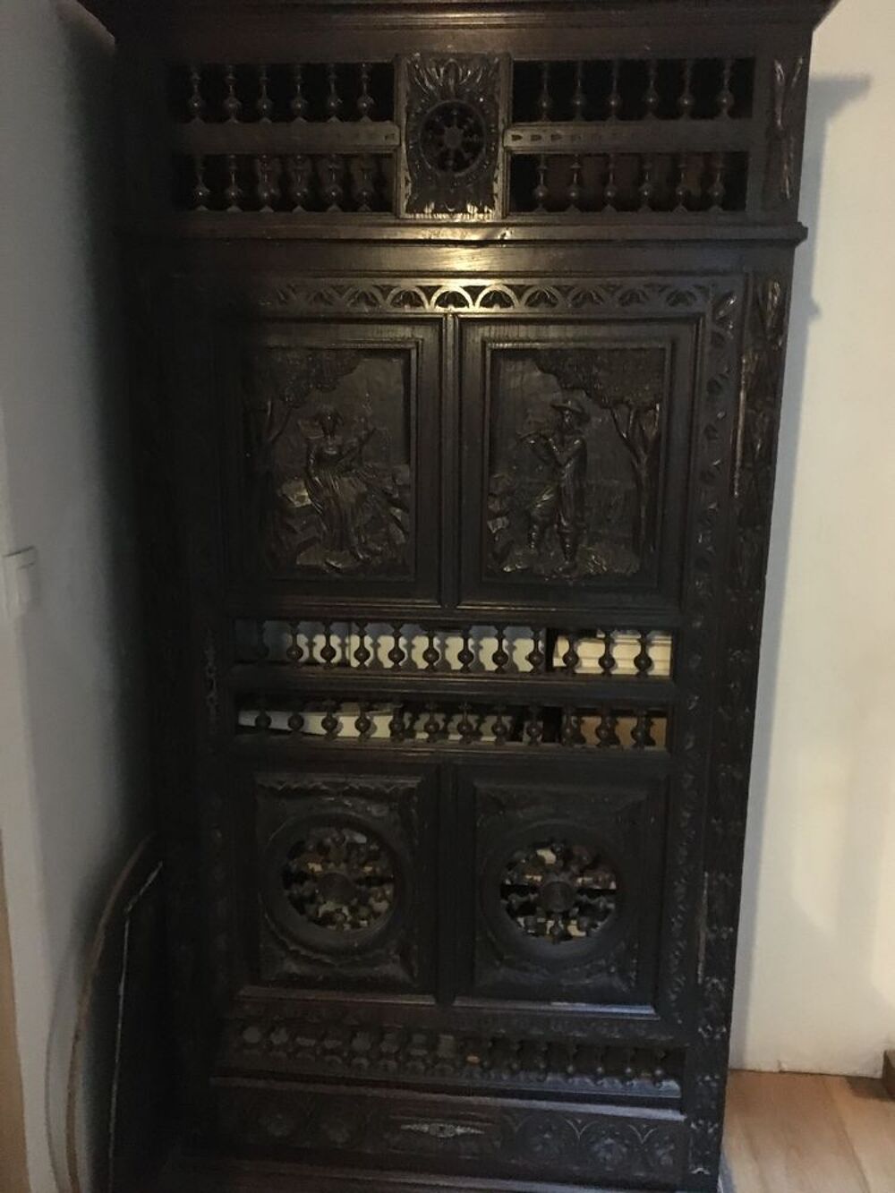 Armoire bretonne en merisier travaill&eacute;e Meubles