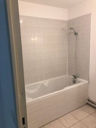  Appartement à louer 4 pièces 75 m²