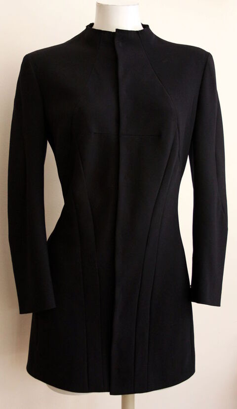 Manteau veste longue bleu nuit YOHJI YAMAMOTO T.3
T.M  600 Issy-les-Moulineaux (92)