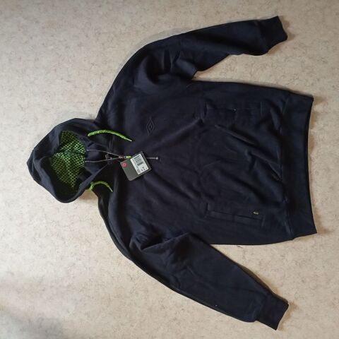 Sweat capuche homme Umbro
22 La Machine (58)