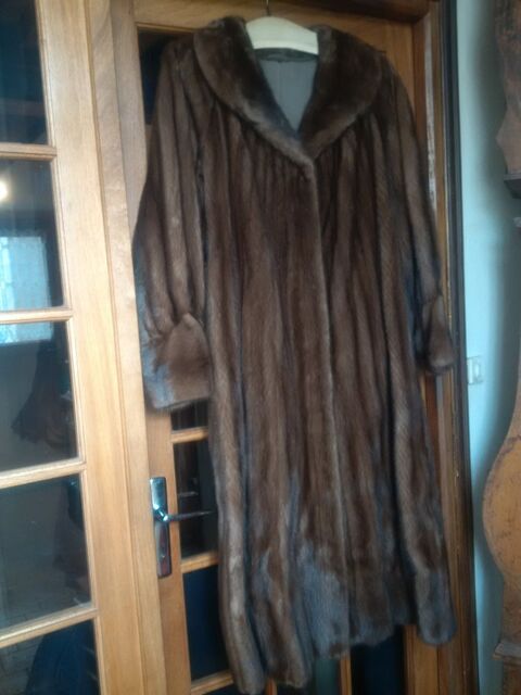 Manteau de vison blond grande marque Montreuillon (58)
