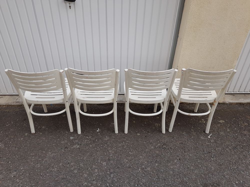 Quatre chaises en bois Meubles