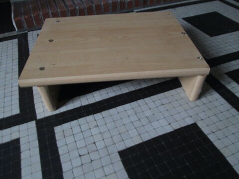 Petit meuble bas type marchepied en bois 5 Herblay (95)
