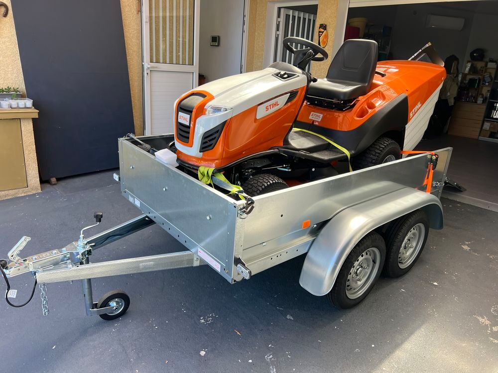 tracteur tondeuse STIHL RT 5112Z sur remorque ERDE Jardin