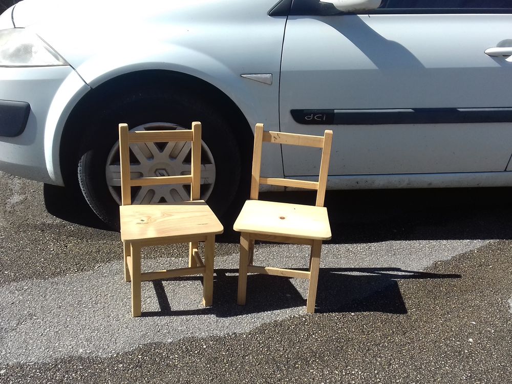 deux chaises enfants Meubles