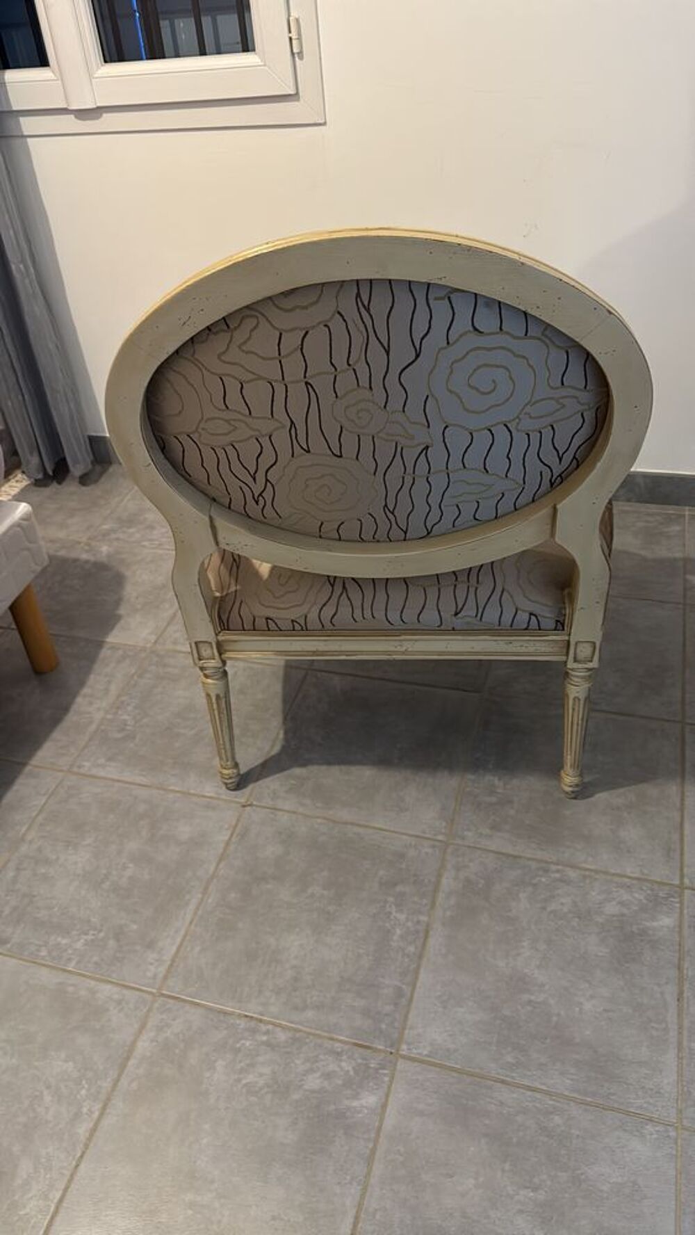 fauteuil Louis XV de marque Roche Bobois Meubles