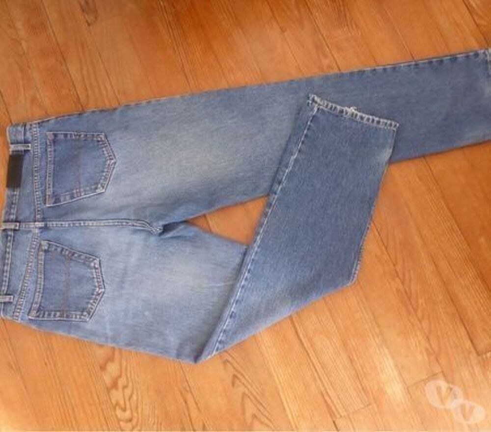 2 JEANS T42 - BLEU DELAVE. Vêtements