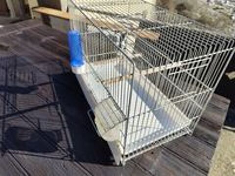   une cage moyenne  