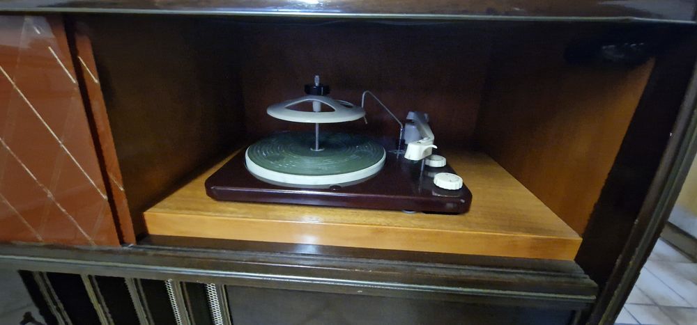 Meuble radio tourne disque CD et vinyles