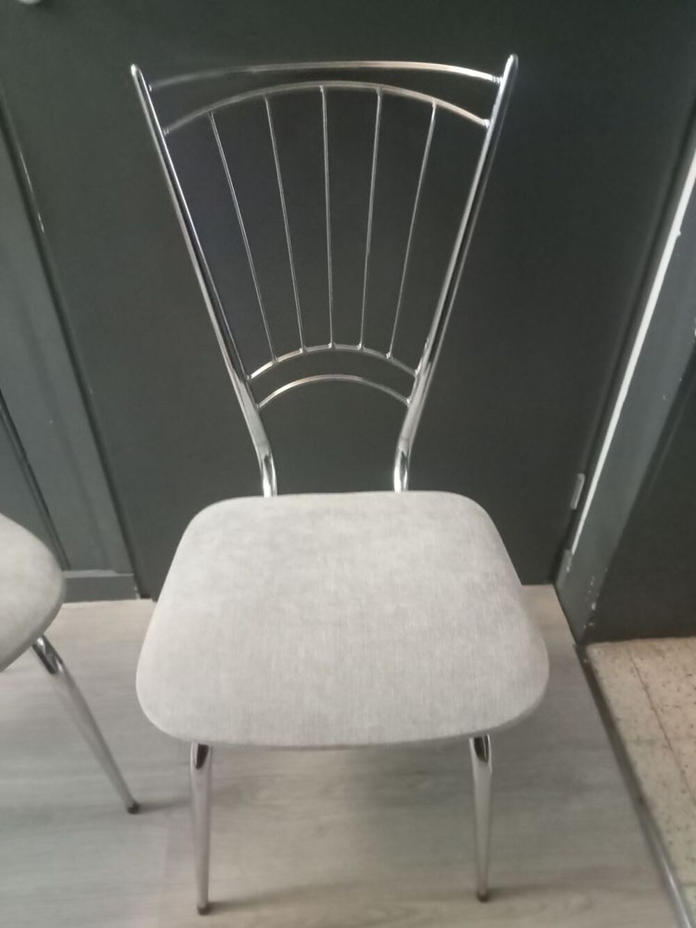 Lot de 2 chaises en m&eacute;tal chrom&eacute; Meubles