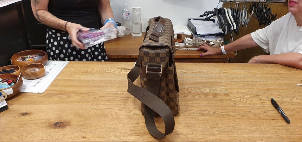 Sac Louis Vuitton num&eacute;rot&eacute;. Maroquinerie
