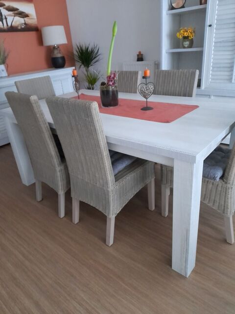   TABLE ET 6 CHAISES DE SALLE  MANGER 