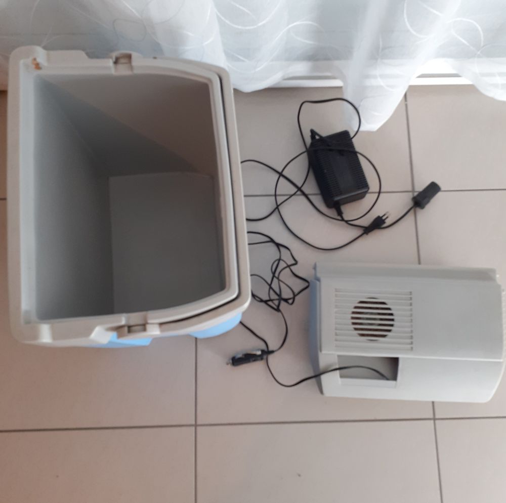 Glaci&egrave;re &eacute;lectrique 27 L , 12/220 V avec transfo Bricolage