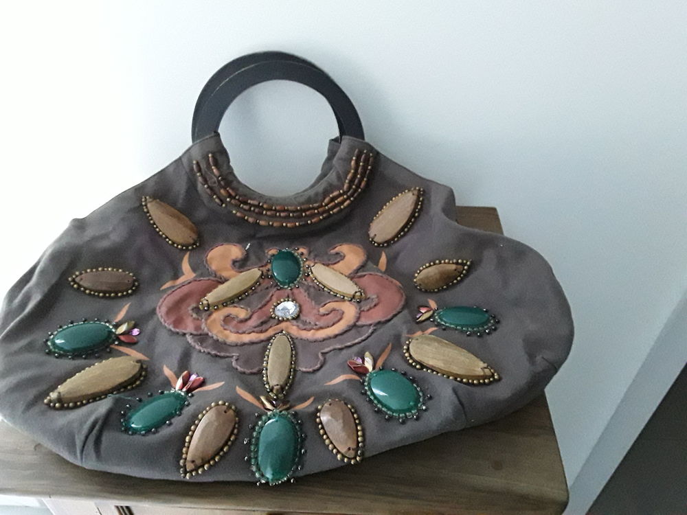 Beau sac travaill&eacute; de marque Maroquinerie