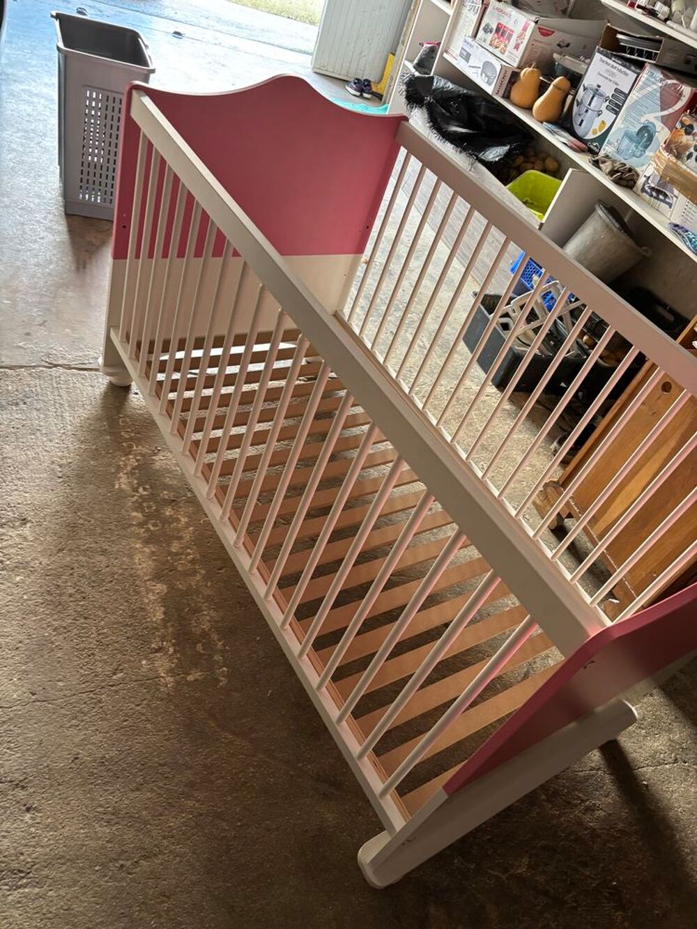 Lit de princesse rose et blanc fille avec voile superbe &eacute;tat Mobilier enfants