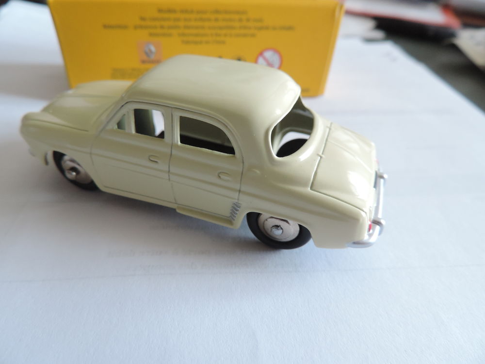 DINKY TOYS - RENAULT DAUPHINE - Ech. 1/43 &egrave;me 