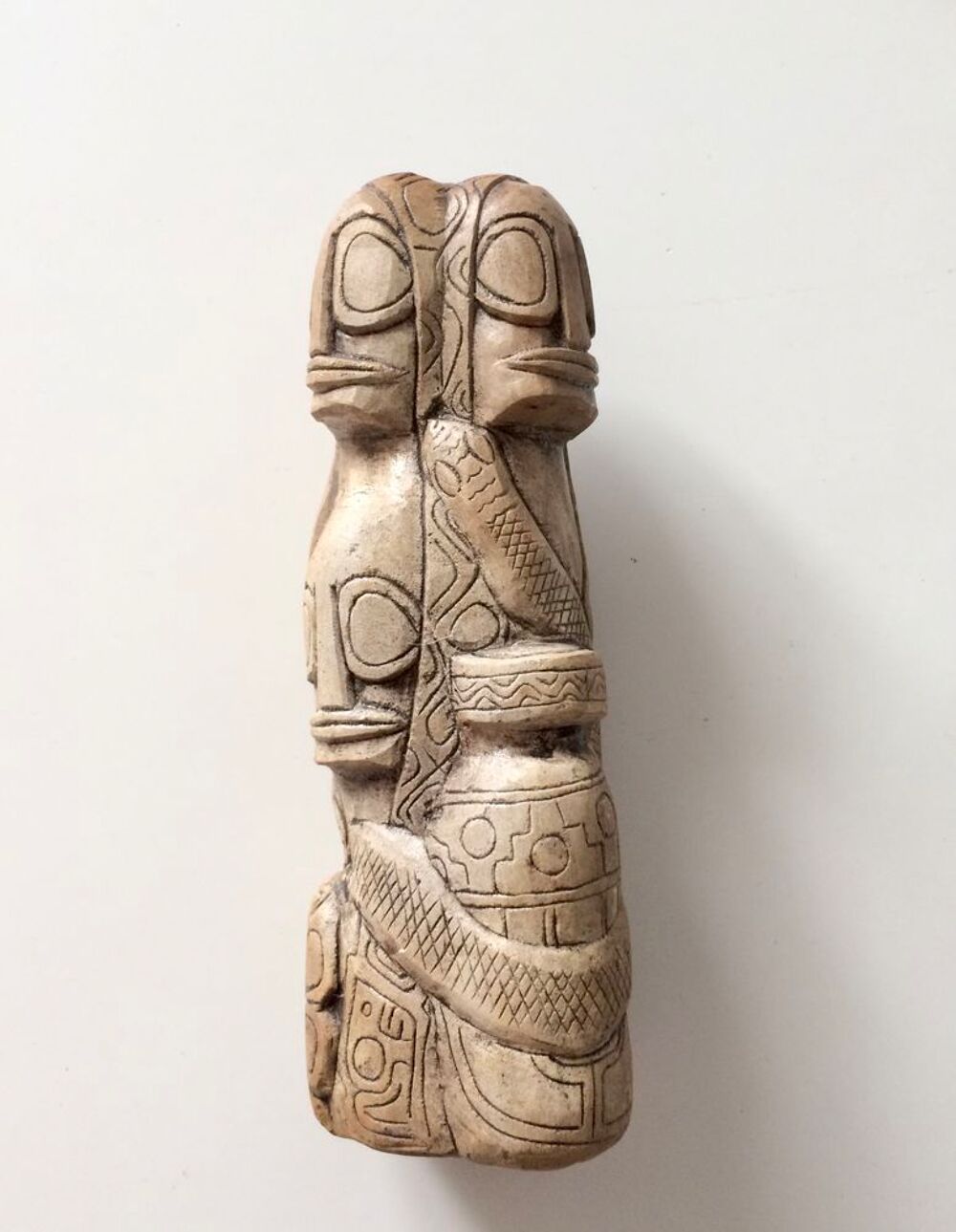 STATUETTE SCULPT&Eacute;E TYPE TOTEM 
Décoration