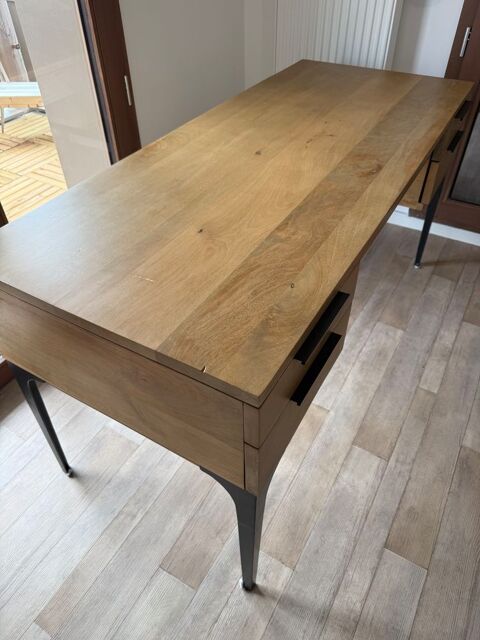 Bureau Maisons du Monde -  Metropolis  en Manguier et acacia Bussy-Saint-Georges (77)