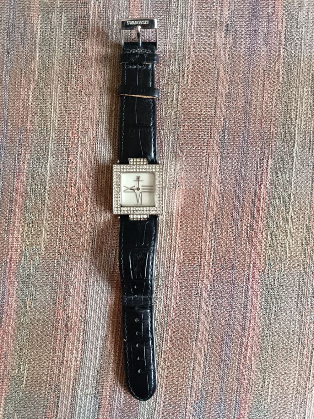 montre femme Swarovski &agrave; quarz. Bijoux et montres
