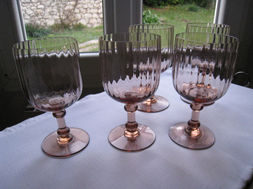 5 anciens verres &agrave; eau stri&eacute;s Cuisine