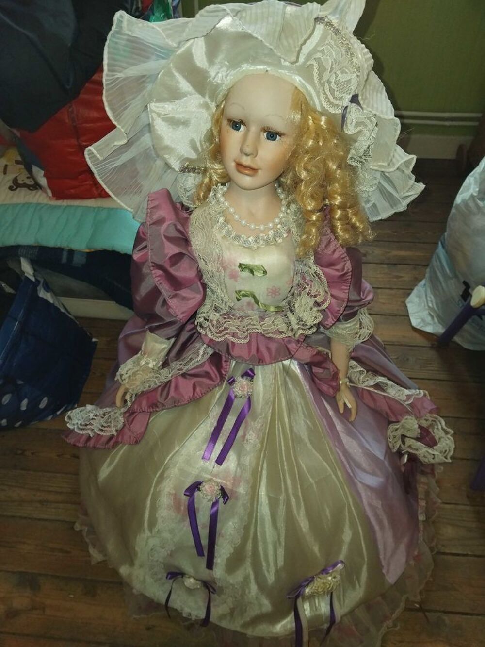 poup&eacute;e porcelaine parapluie 