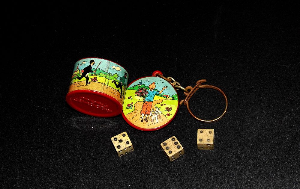 Porte cles TINTIN + 3 d&eacute;s Milou Haddock Herg&eacute; porte clef publicitaire 1965 edition du Lombard 