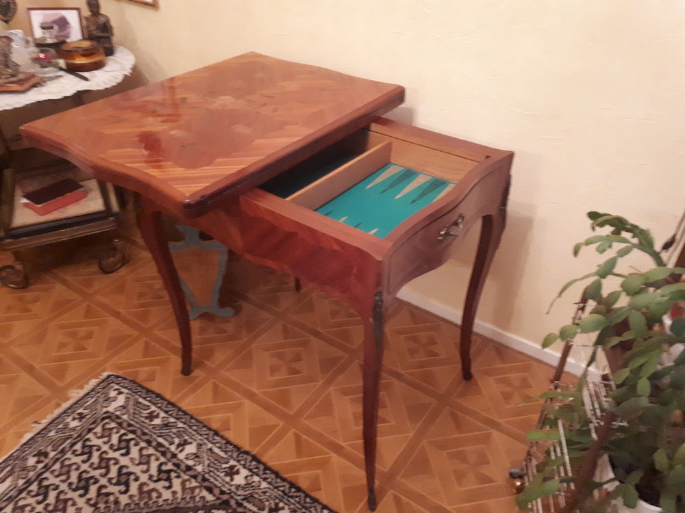 Table &agrave; jeu plateau pivotant d&eacute;cor marquet&eacute; LOUIS XV Meubles