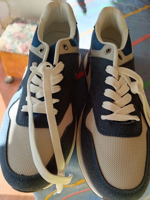 1 paire basket. Bleu. 1paire chaussure marron chaussure noir 30 Boulogne-sur-Mer (62)