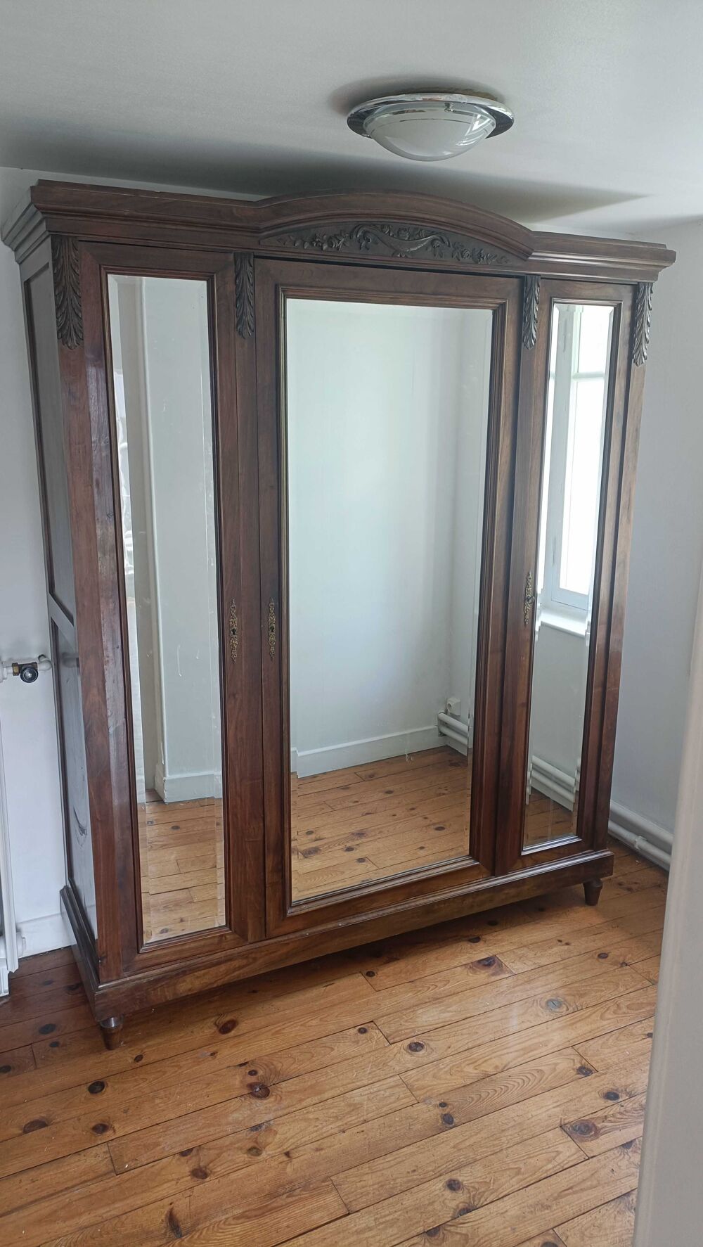 Grande Armoire avec miroir et &eacute;tag&egrave;res Meubles