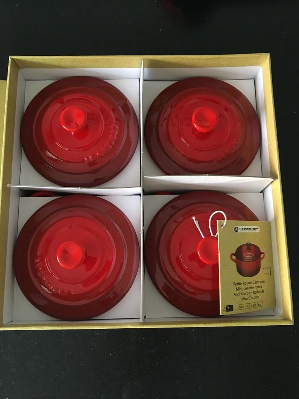 Set de 4 mini-cocottes Le Creuset en c&eacute;ramique neuf dans emb Electroménager