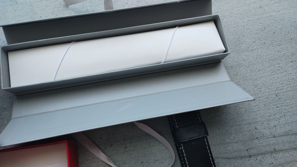Lot de bo&icirc;tes de pr&eacute;sentation pour bijoux en tr&egrave;s bon &eacute;tat Bijoux et montres