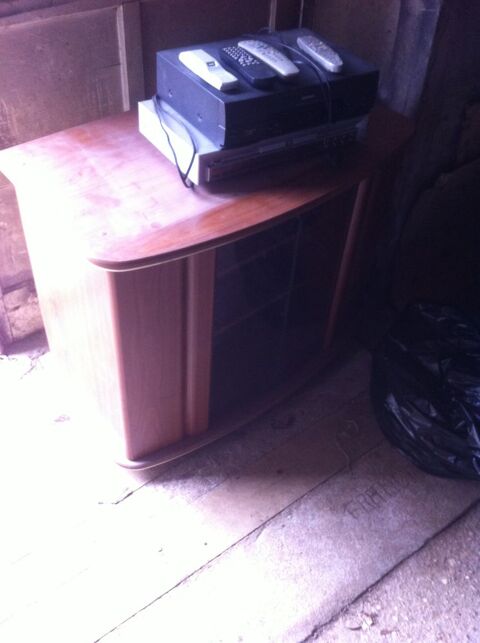 tv tube cathodique+meuble +lecteur vhs dvd 0 Montmorot (39)