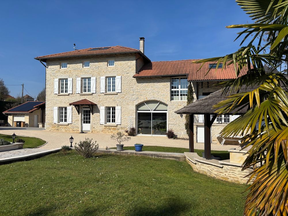 Maison 8 pièces 243 m² · à Saint-Baudille-de-la-Tour · 243 m² · 724 000 €